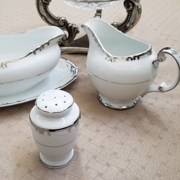 Gold China Baronet (Platinum Trim) Serveware - Picture 1 of 12